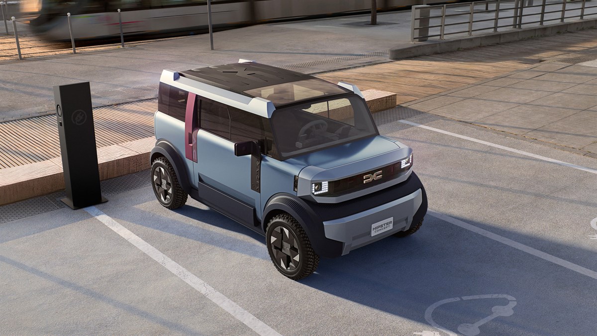 Концепт автомобилот Dacia Hipster е паркиран покрај станица за полнење на отворен паркинг на попладневното сонце.
