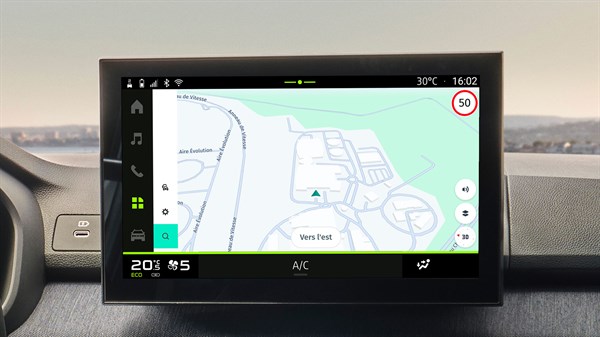 10 инчи екран во возилото што ја прикажува мапата за навигација во системот Media Nav Live.